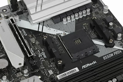 Материнская плата Asrock B550M PRO4 Soc-AM4 AMD B550 4xDDR4 mATX AC`97 8ch(7.1) GbLAN RAID+VGA+HDMI+DP